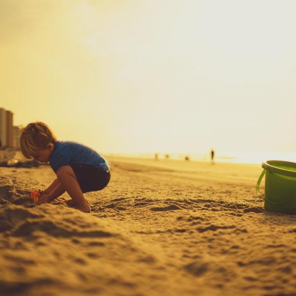 calor crianças verão praia
