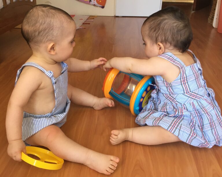 Repetição bebé educação brincar parentalidade
